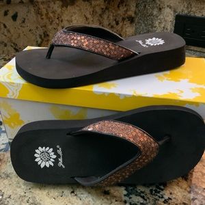 Yellow Box Ladies Sequined Flip Flop Sandals Size 7